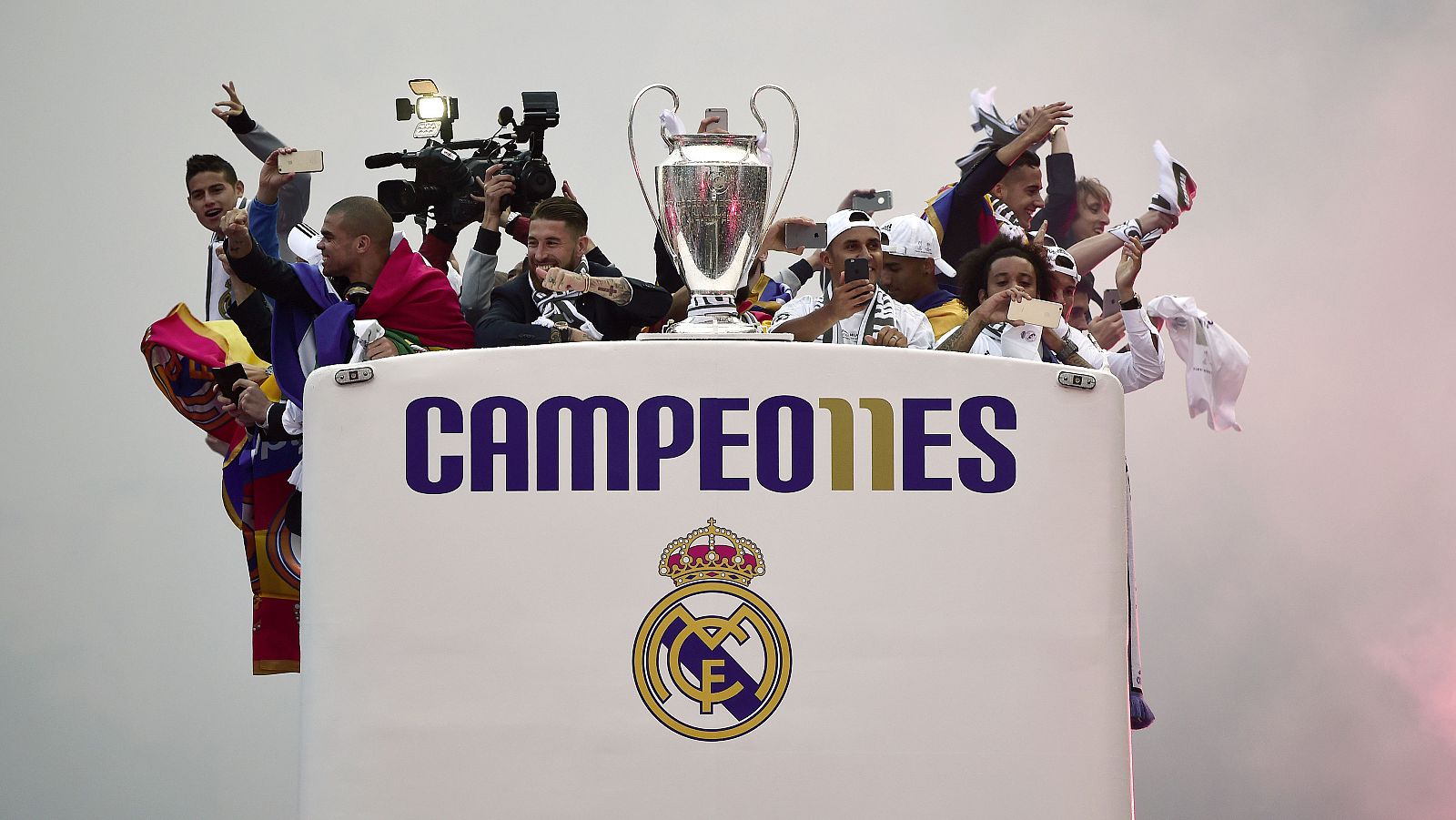 Los jugadores del Real Madrid celebran la undécima Champions merengue.