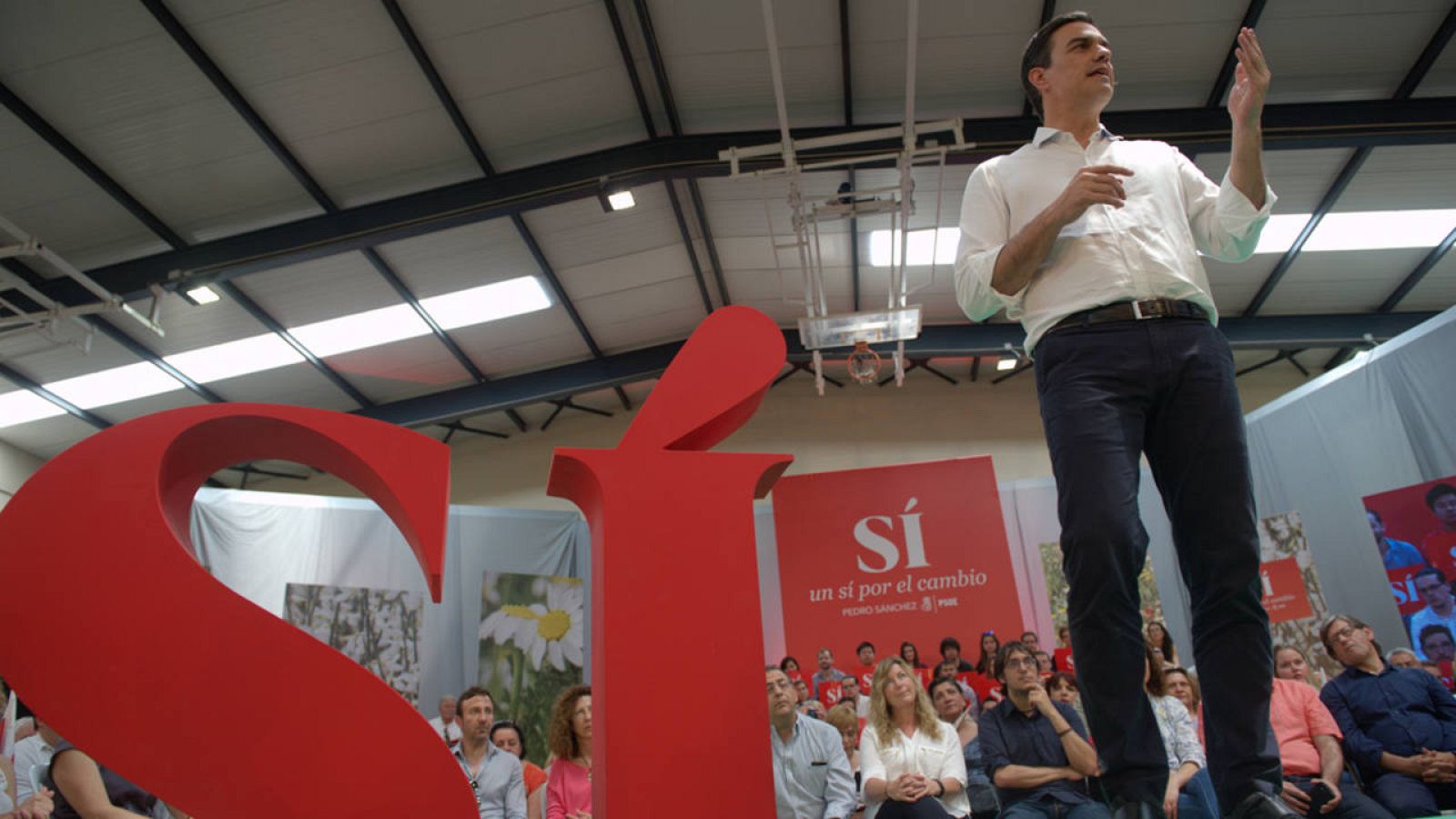  El candidato socialista a la presidencia del Gobierno, Pedro Sánchez, durante un acto político en Palma de Mallorca