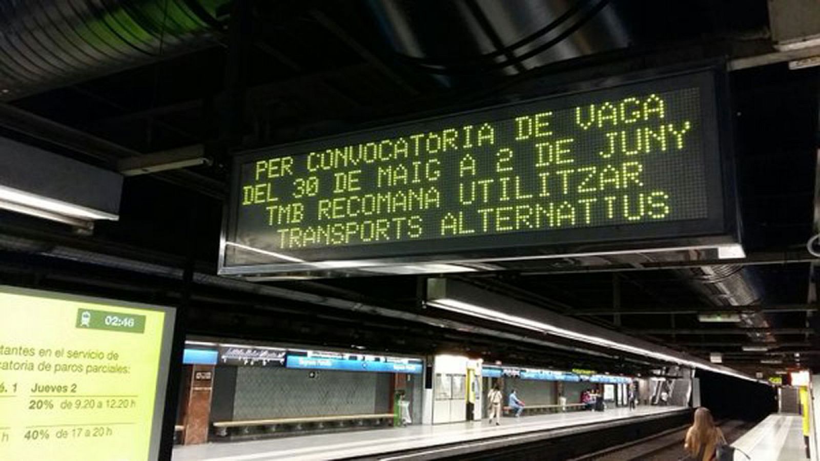 Panel con información en el metro de Barcelona