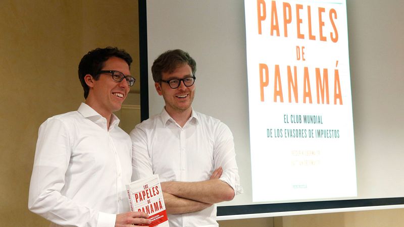 Los periodistas alemanes Bastian Obermayer y Frederik Obermaier