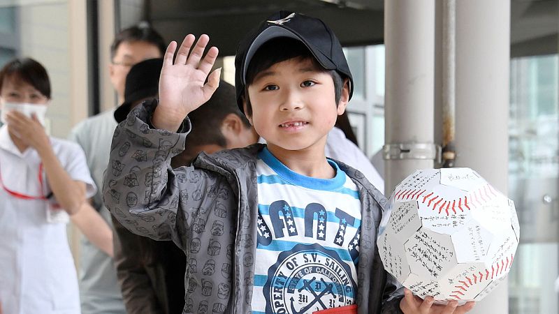 El pequeño Yamato Tanooka, que pasó una semana solo en el bosque, sale del hospital