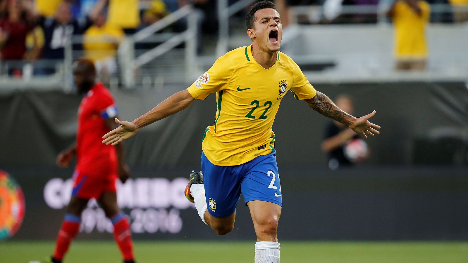 Coutinho celebra uno de sus tres goles a Haití.