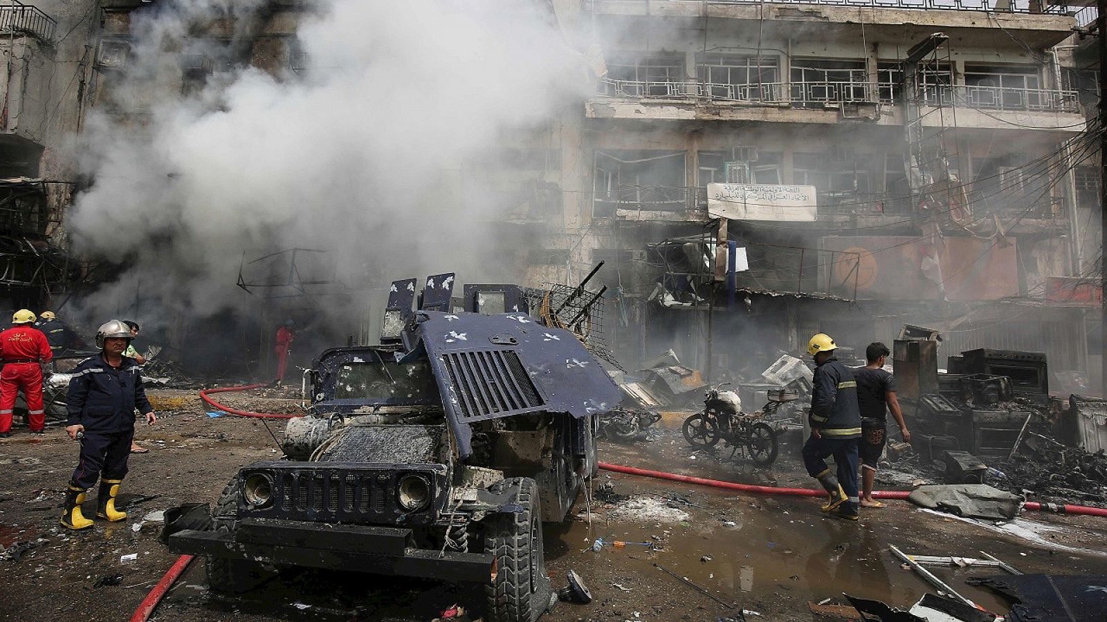 Lugar del atentado en el barrio de Nuevo Bagdad, en la capital de Irak, el 9 de junio de 2016. AFP PHOTO / AHMAD AL-RUBAYE