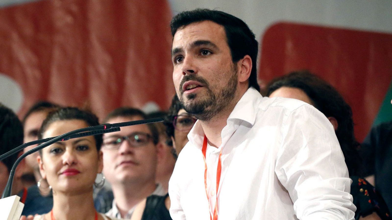 Alberto Garzón se mantiene como el líder mejor valorado, según el CIS