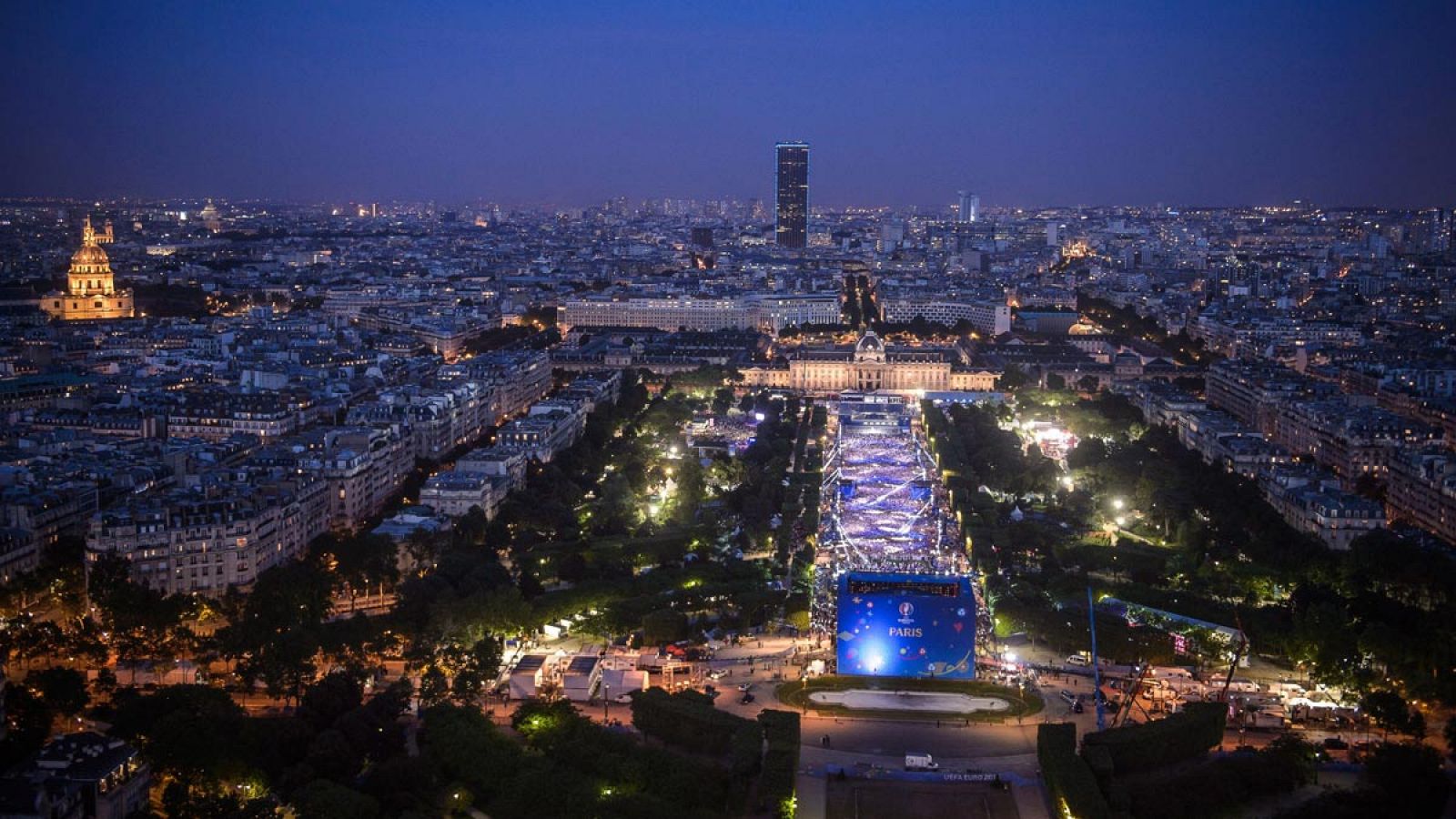 Festejos de inauguración de la Eurocopa de Francia en el Campo de Marte