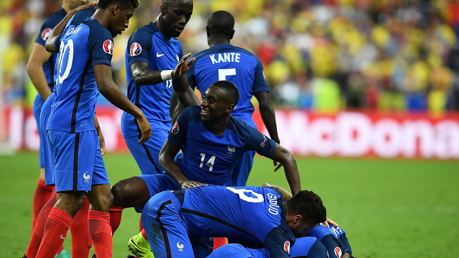 Francia se impone 2-1 a Rumanía en el estreno de la Eurocopa