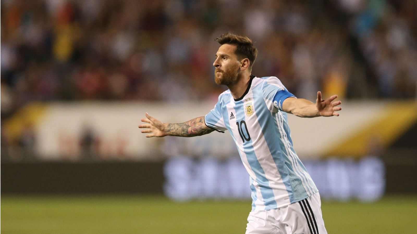 El jugador de Argentina Lionel Messi celebra uno de sus goles ante Panamá en la Copa América.