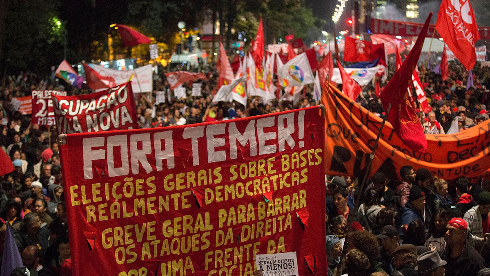 Participantes en la marcha contra Temer en Sao Paulo