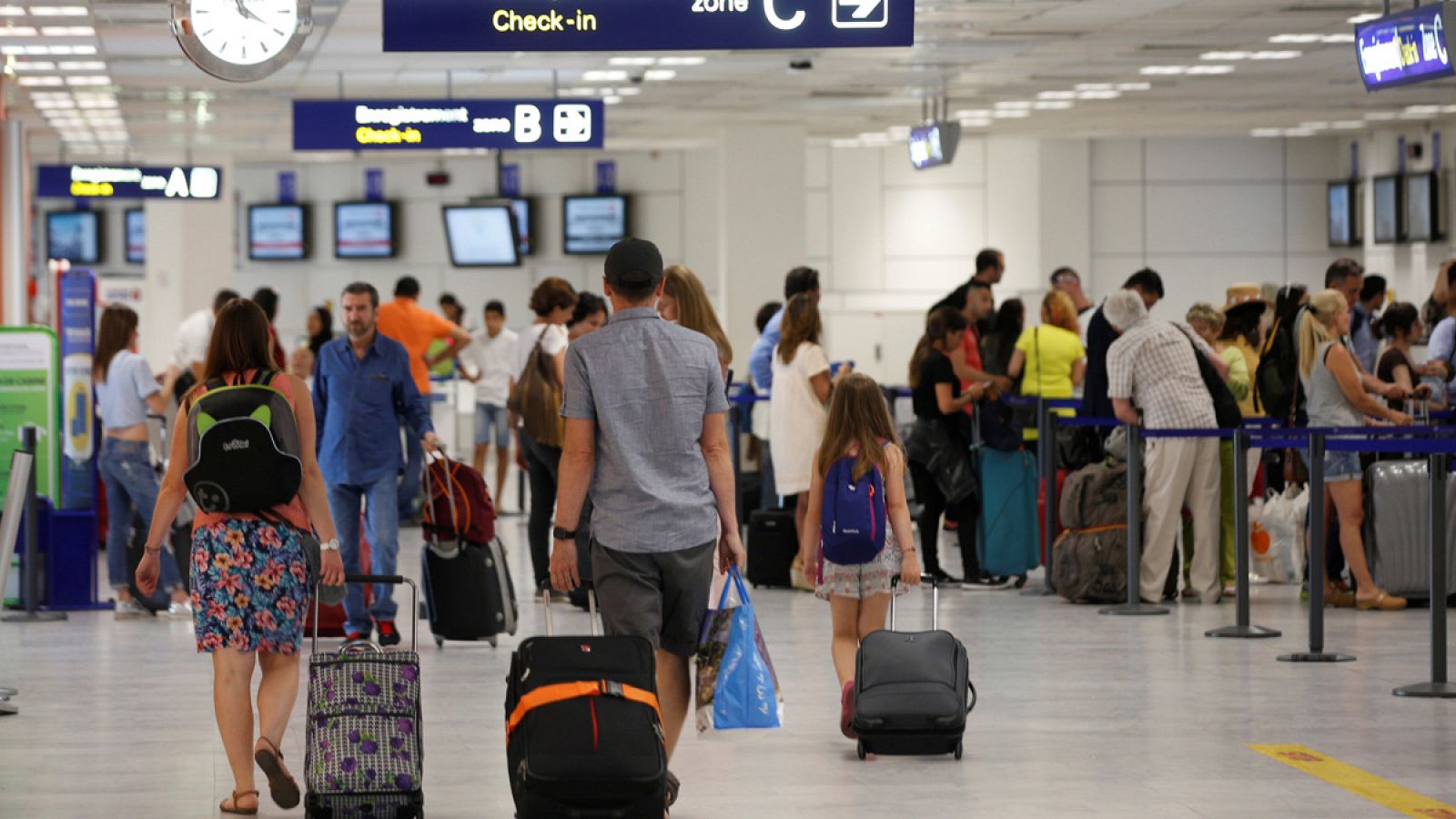 La Terminal 1 del Aeropuerto Internacional Cote D'Azur de Niza, Francia