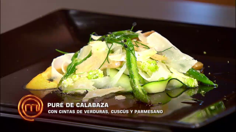 Puré de calabaza con cintas de verdura, cucús y parmesano