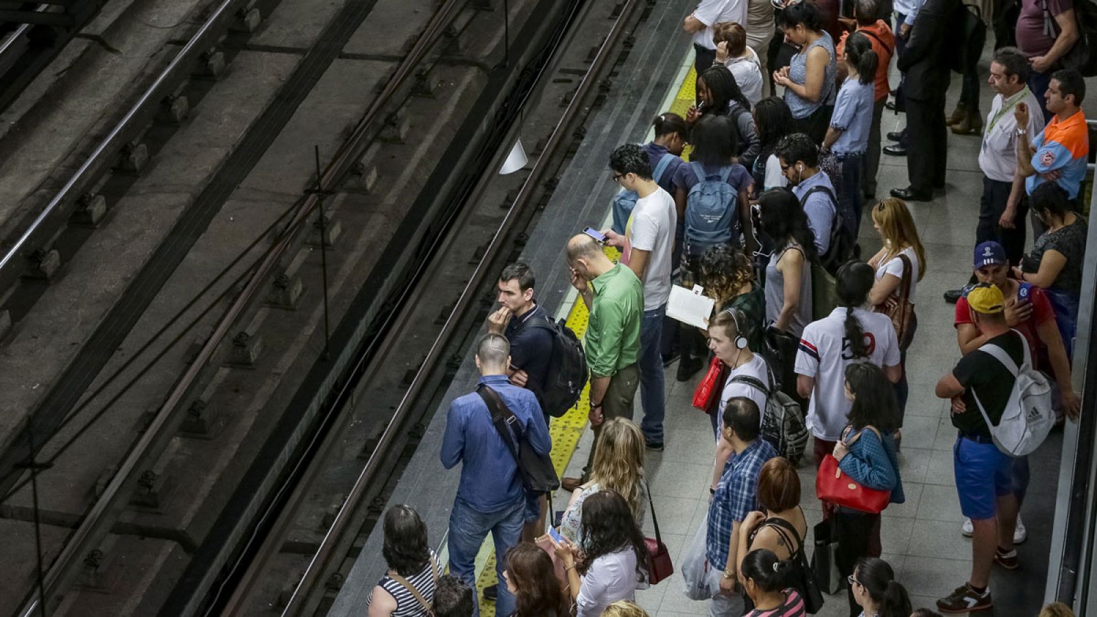 Anden de la estación de metro de Nuevos Ministerios