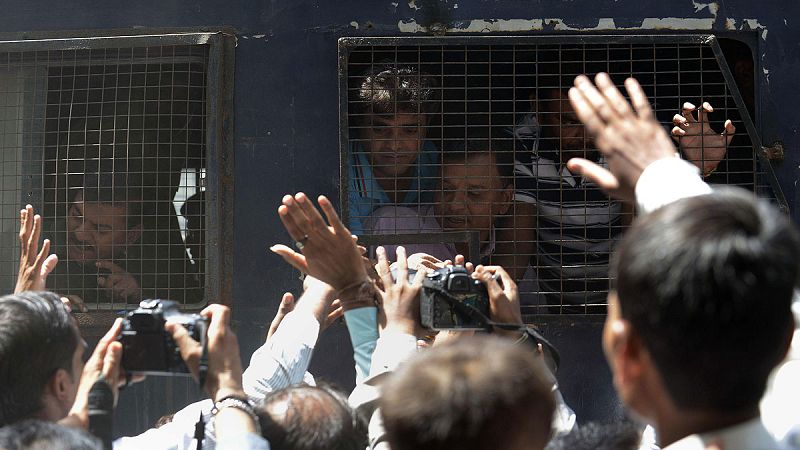 Traslado de varios de los acusados a la corte el pasado 9 de junio en India