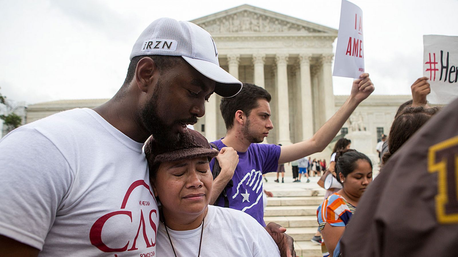 Rosario Reyes, una madre de El Salvador sin papeles en regla, lamenta la decisión del Supremo sobre la reforma migratoria de Obama.