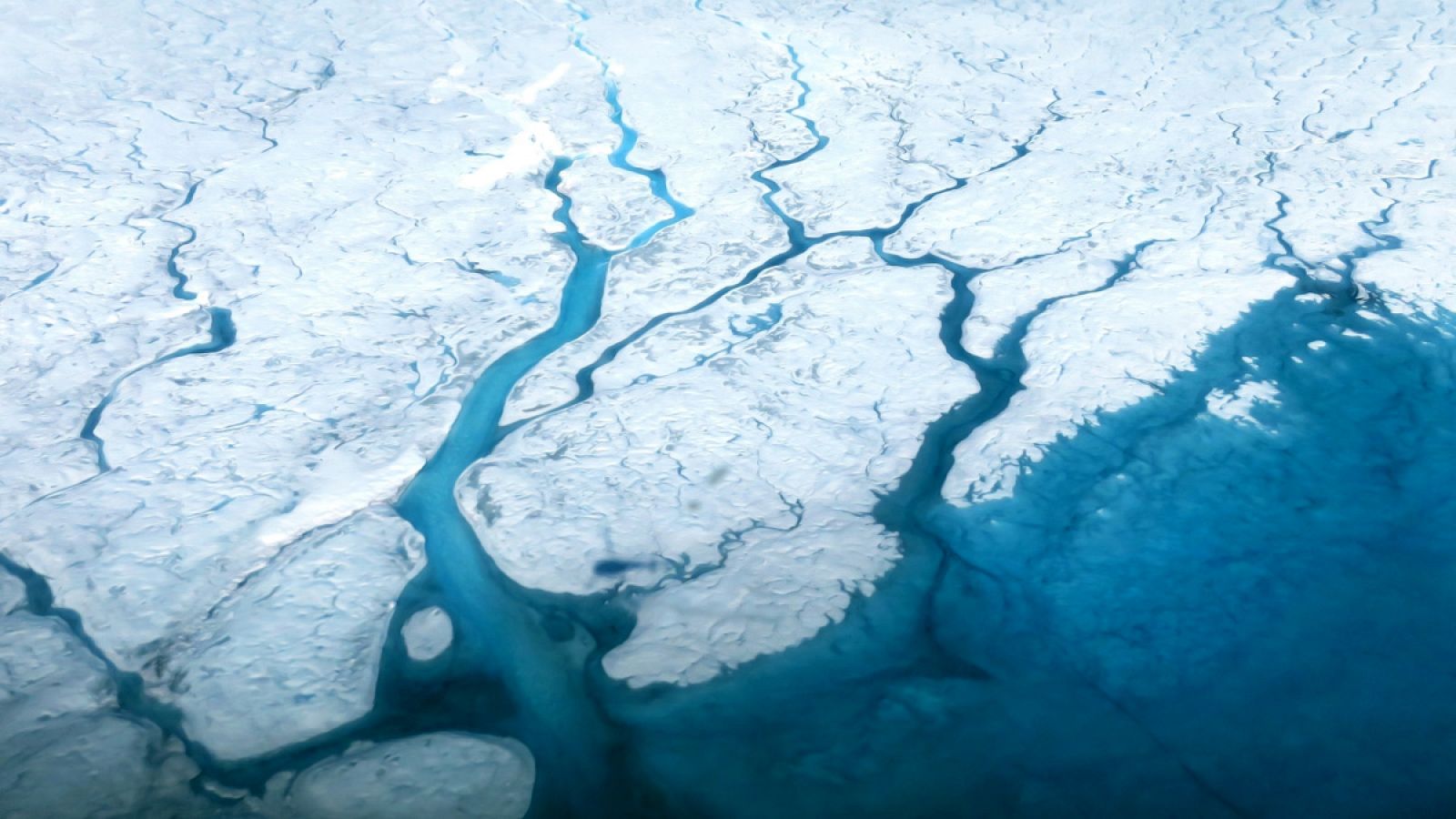 Imagen proporcionada por la NASA de los glaciares de Groenlandia