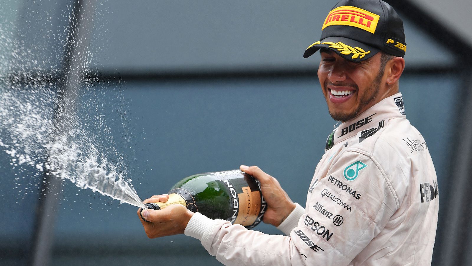 Lewis Hamilton celebra su triunfo en Austria.