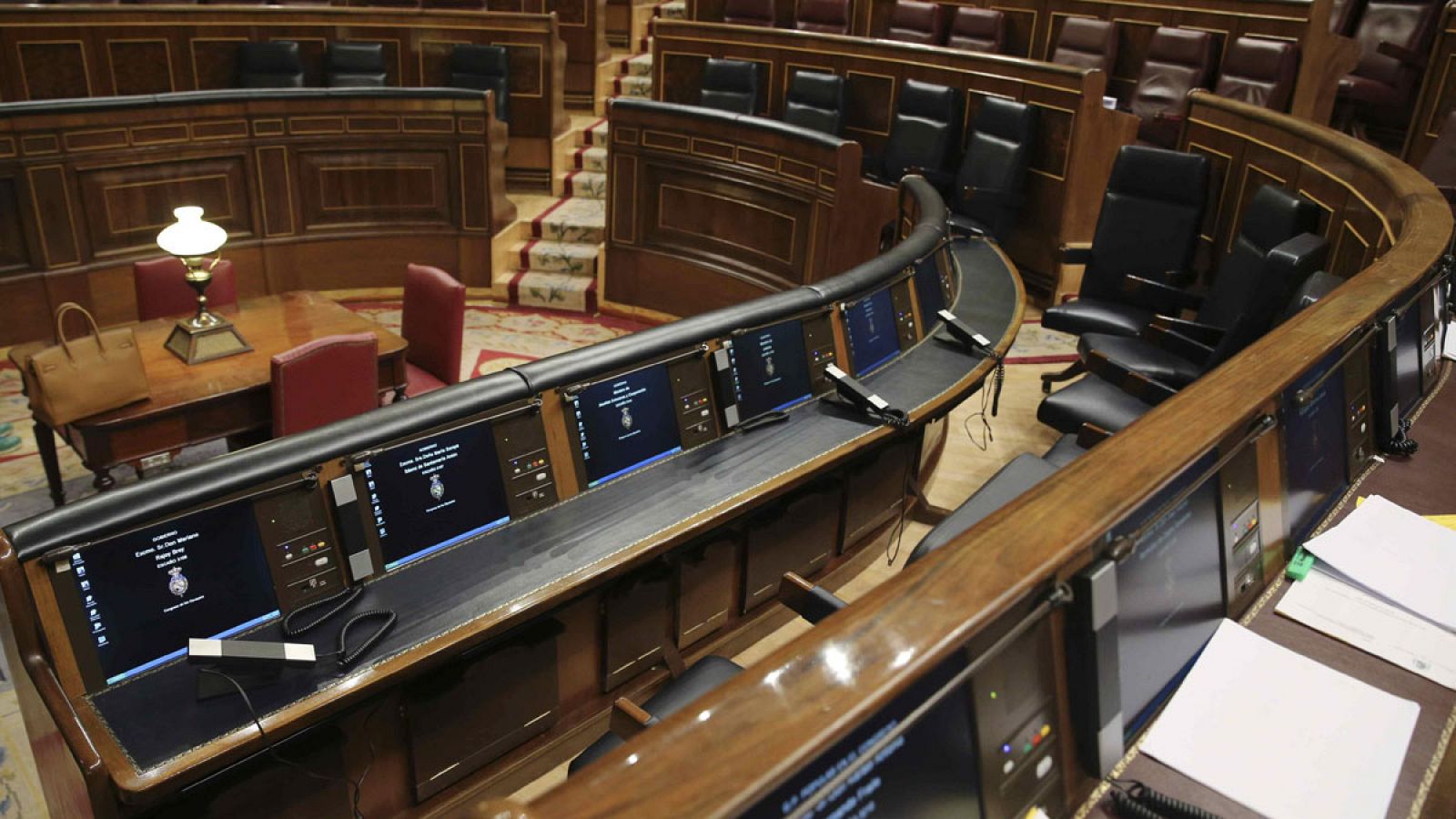 Escaños vacíos en el Congreso en una de las últimas sesiones de control de la X legislatura