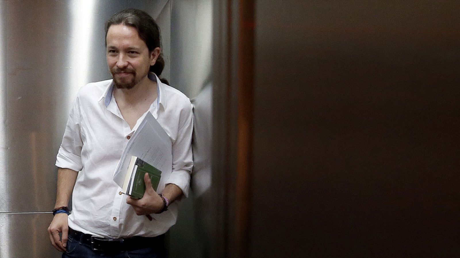 El líder de Podemos, Pablo Iglesias, acude al Congreso a formalizar su acta de diputado este viernes 8 de julio