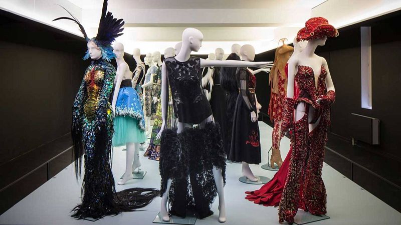 Una de las salas del museo de la moda de Hasselt con la exposición 'Haute-à-porter'.