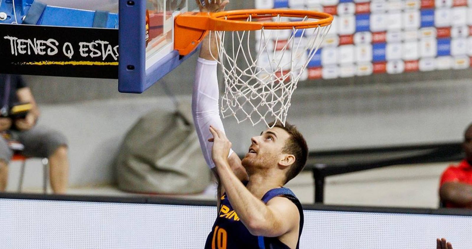 Claver en un partido con la selección española de baloncesto.
