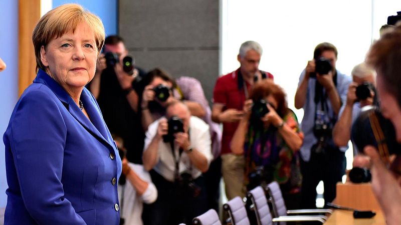 La canciller alemana, Angela Merkel, poco antes de la rueda de prensa que ha ofrecido en Berlín