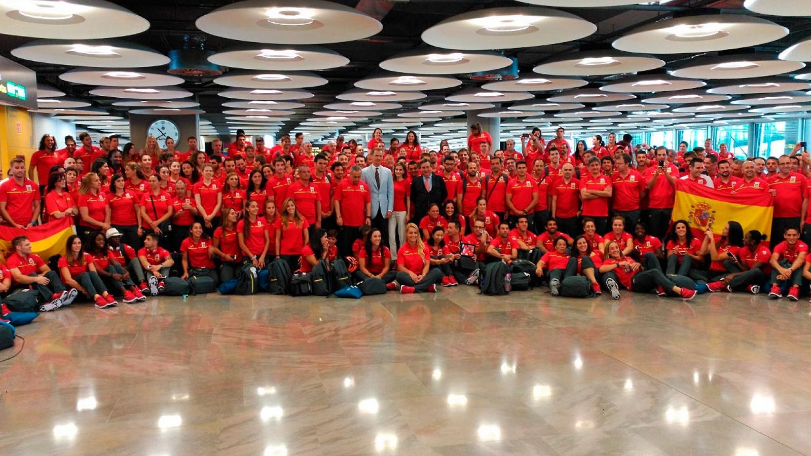 La delegación española, antes de partir a Río.