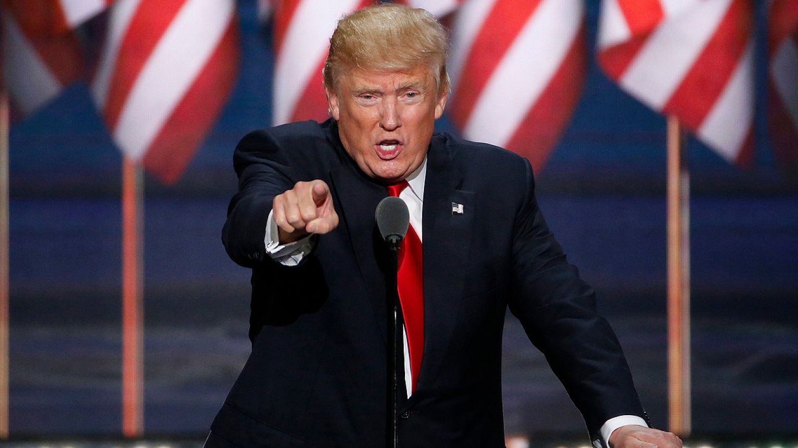 Fotografía de archivo fechada el pasado 21 de julio de 2016 que muestra al candidato republicano a la Presidencia de EE.UU., Donald Trump durante un acto electoral en Cleveland, Estados Unidos. EFE/Shawn Thew