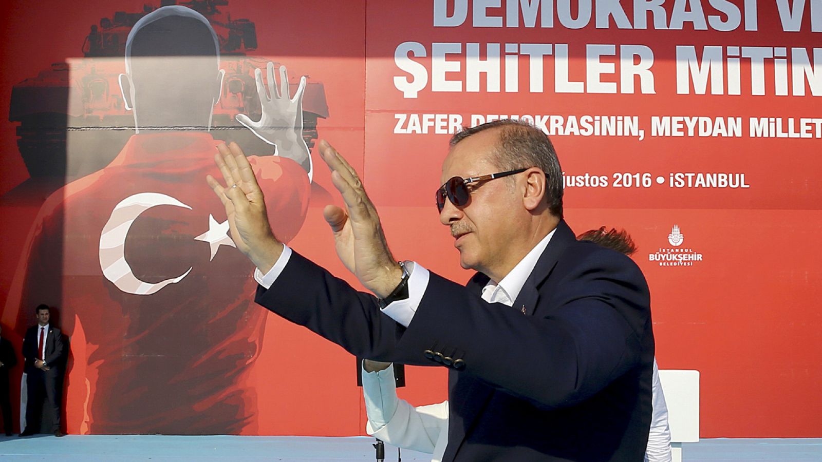 El presidente turco Erdogan durante la manifestación por la Democracia y los Mártires en Estambul
