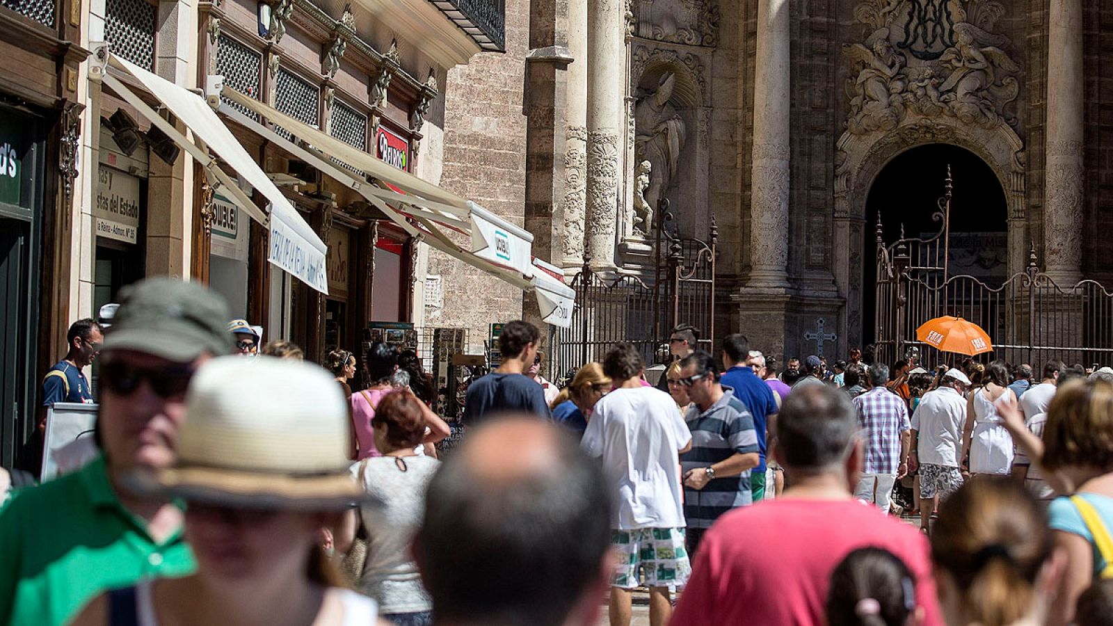 Turistas en el centro de la ciudad de Valencia