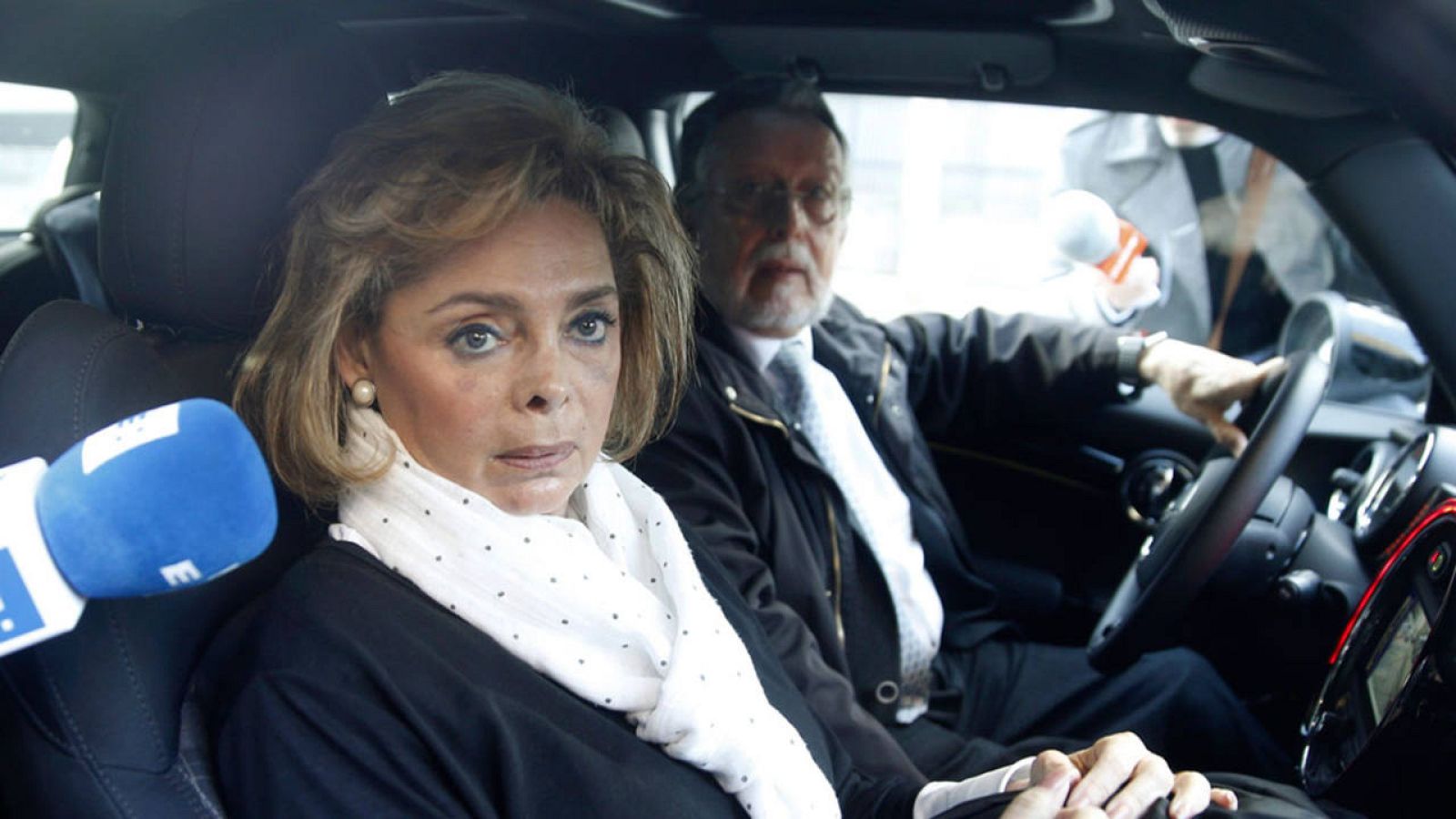 La exconcejala del Ayuntamiento de Valencia María José Alcón, acompañada de Alfonso Grau en abril de 2016.