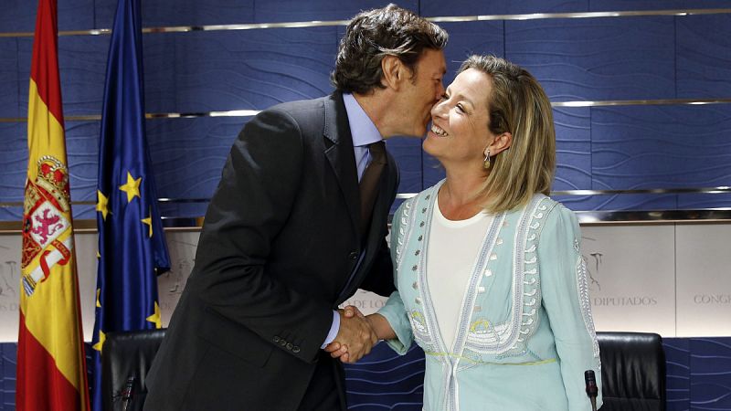 Los portavoces parlamentarios del PP y de Coalición Canaria, Rafael Hernando y Ana Oramas