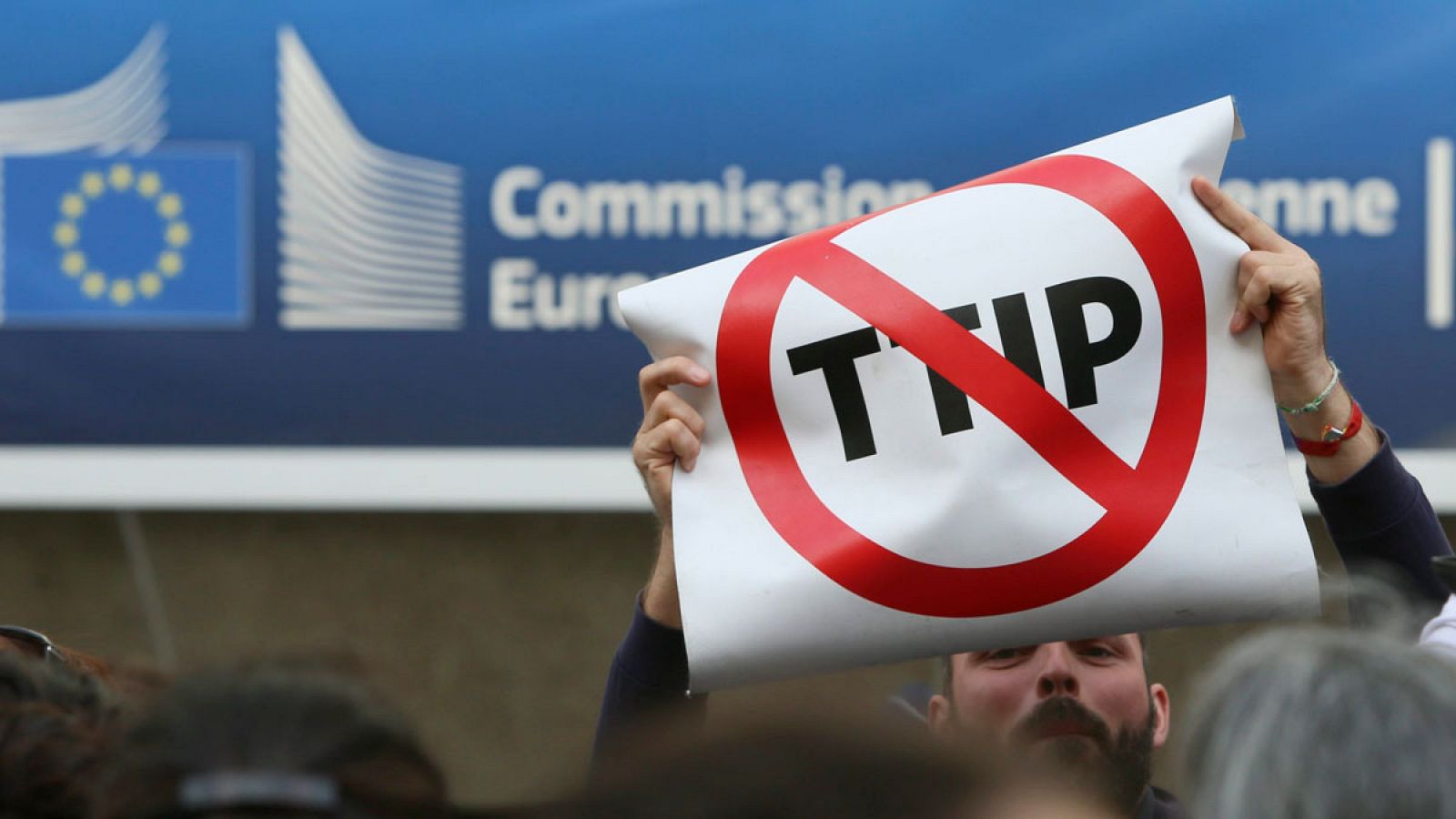 Protesta contra el TTIP frente a la sede de la Comisión Europea el pasado mes de julio