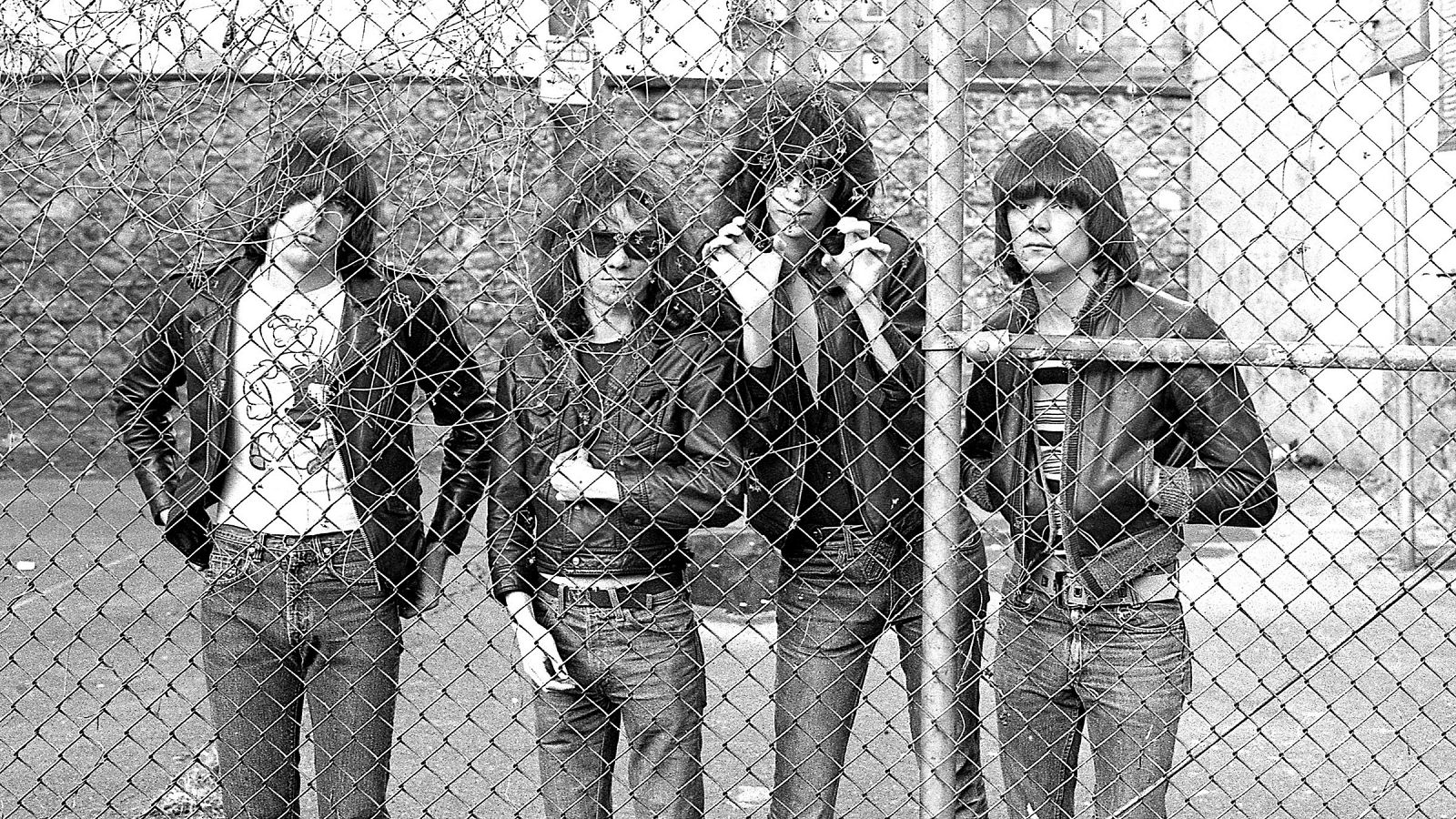 Los Ramones en una de las imágenes de la sesión de fotos con Roberta Bayley.
