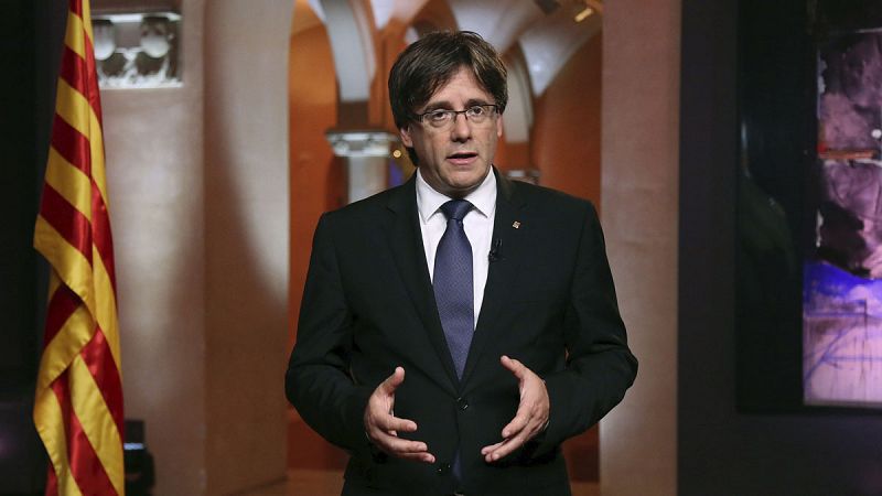 Fotografía facilitada por la Generalitat de Cataluña, del presidente de la Generalitat, Carles Puigdemont, durante su primer mensaje institucional como presidente con motivo de la Diada.