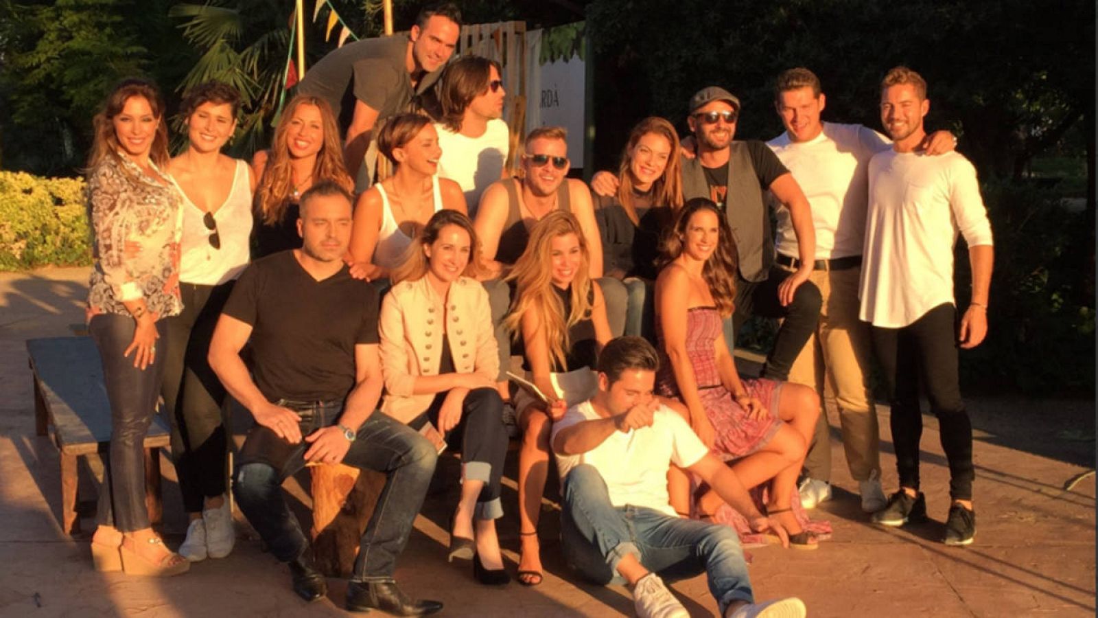  Imagen del reencuentro de los 16 concursantes de OT 1