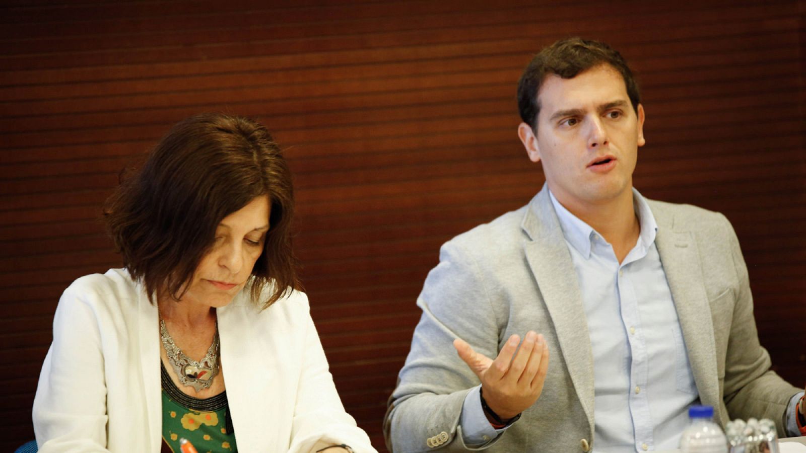 El líder de Ciudadanos, Albert Rivera, con la candidata a presidir la Xunta gallega por su partido, Cristina Losada