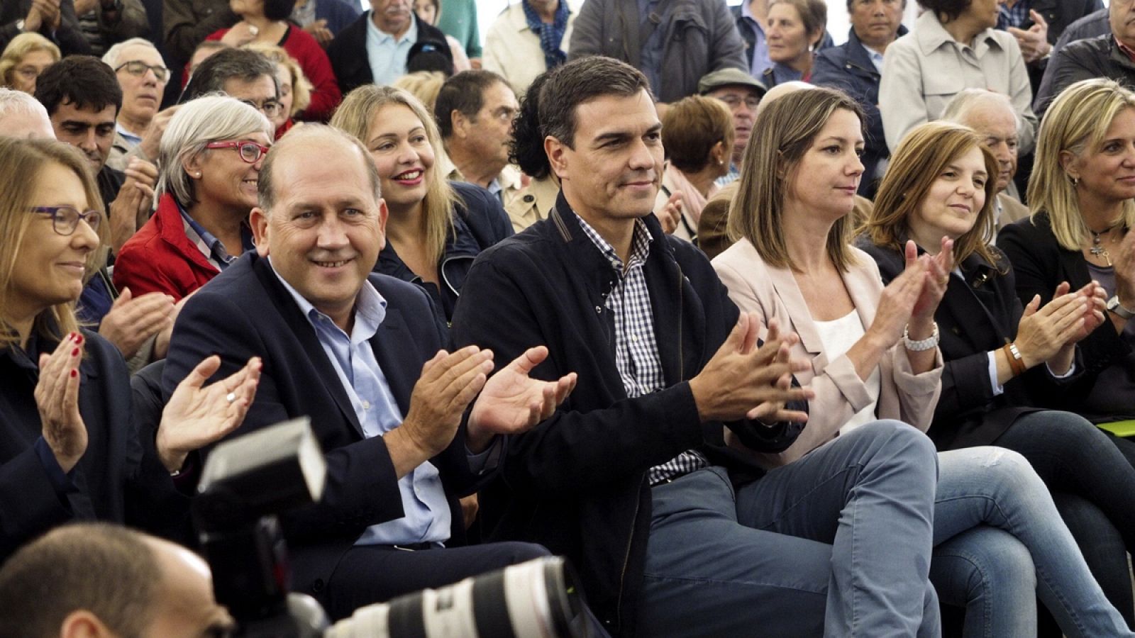 El líder del PSOE, Pedro Sánchez, en un acto de campaña electoral gallega en Lugo