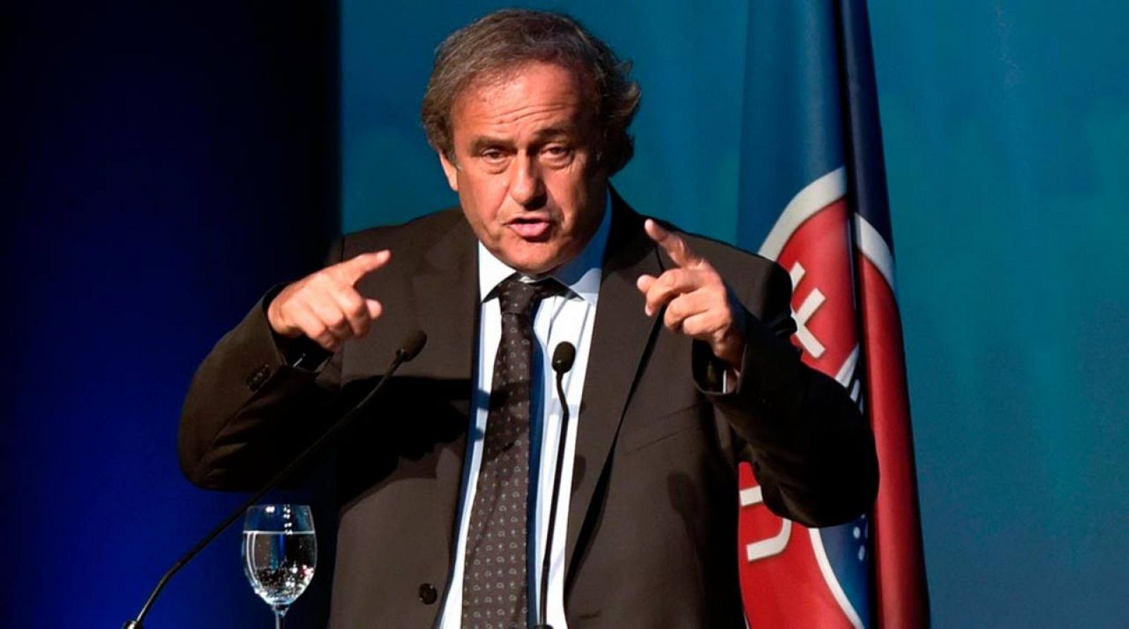 Platini se despide de la UEFA