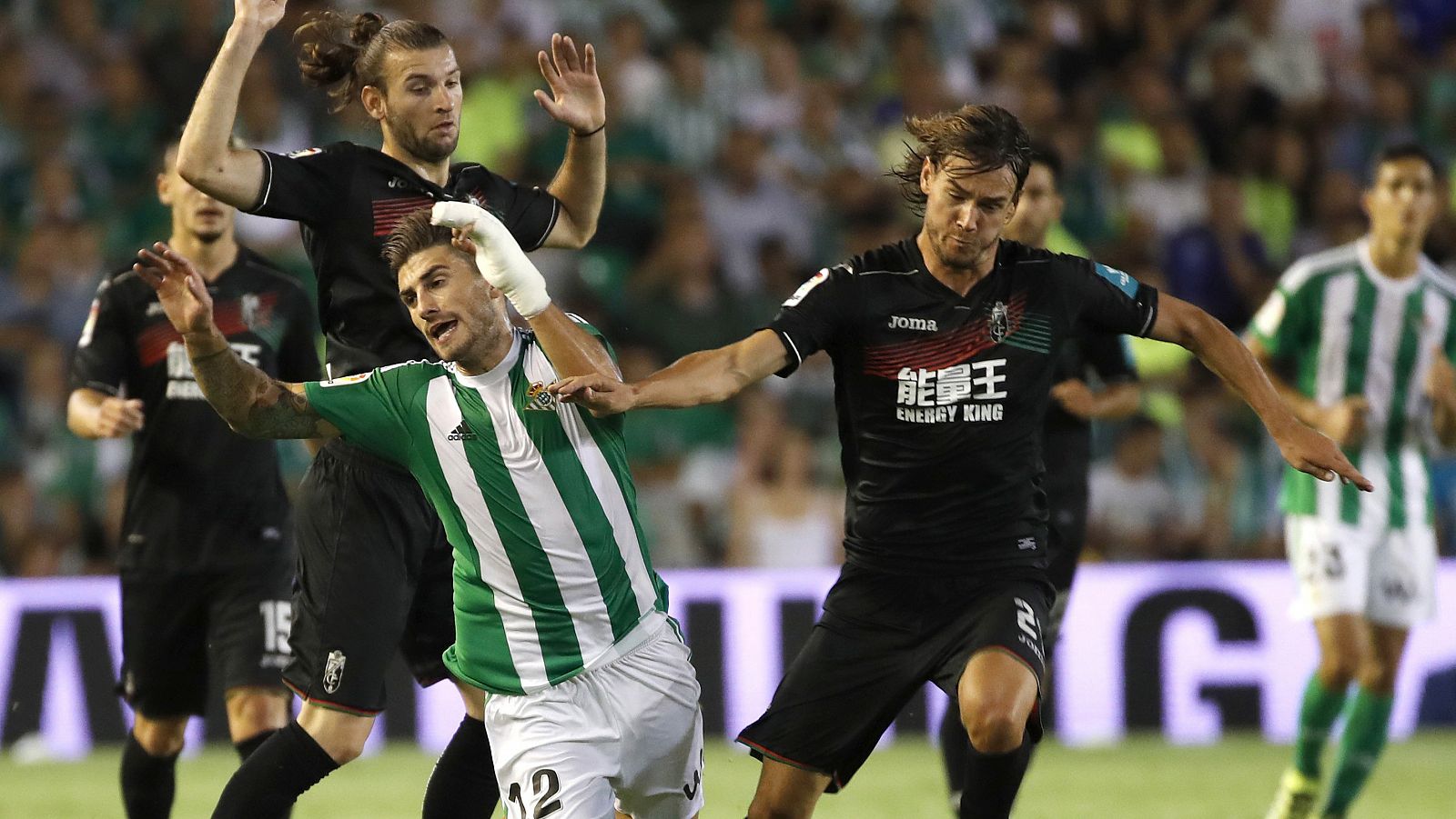 Betis y Granada empatan a dos goles en el duelo de la cuarta jornada