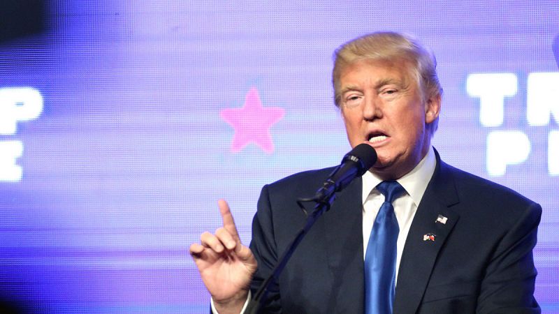 Trump durante su discurso en el auditorio James L. Knight Center de Miami.