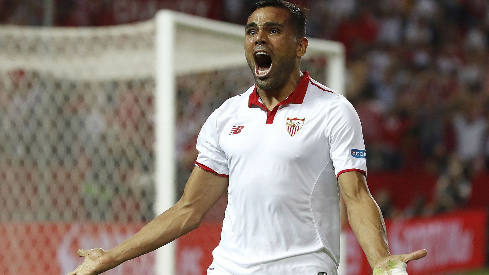 El defensa argentino Gabriel Mercado, del Sevilla FC, celebra su gol