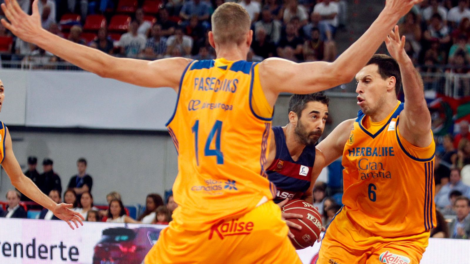 El Herbalife Gran Canaria soprende al Barça y se lleva la Supercopa