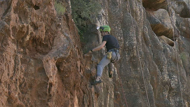 El cerro del Hierro es la zona de escalada de los aficionados sevillanos