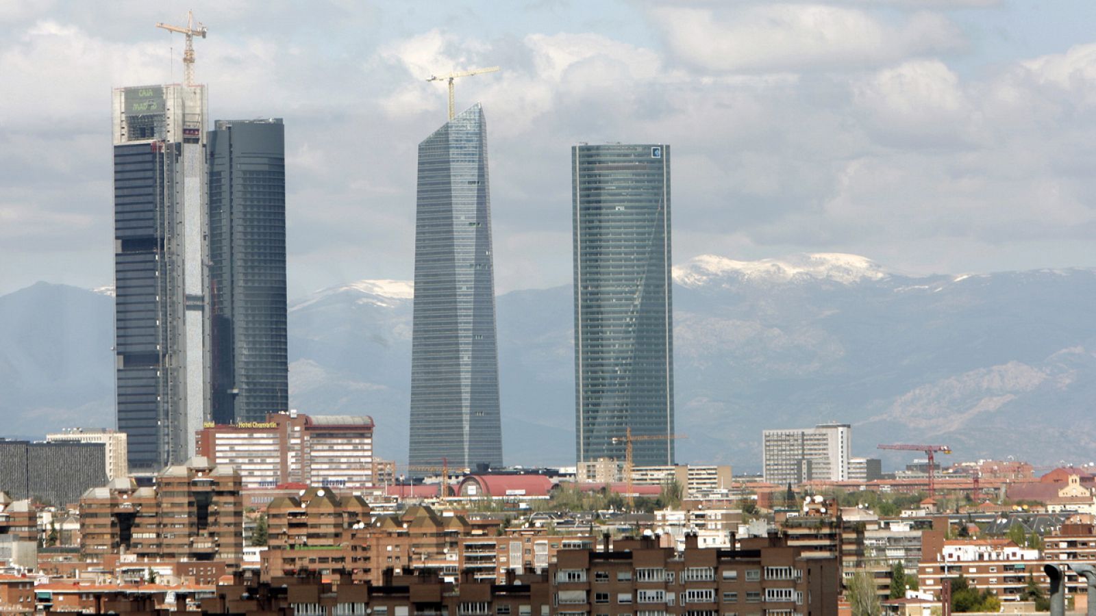 Vista general de las Cuatro Torres Business Area, Torre Cepsa, Torre Sacyr y Vallehermoso ,Torre de Cristal y Torre Espacio (i-d)