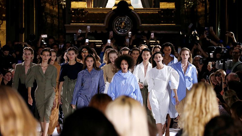 El alegre carrusel del desfile de Stella McCartney.
