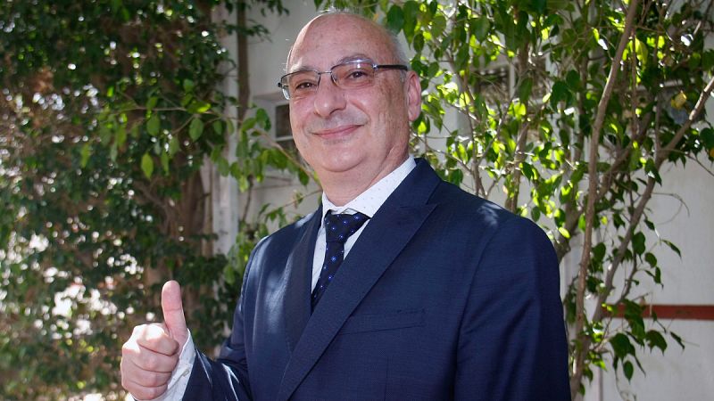 Fotografía de archivo de Francis Mojica, cuando le comunicaron que había sido premiado con el premio Jaime I de Investigacion Básica.