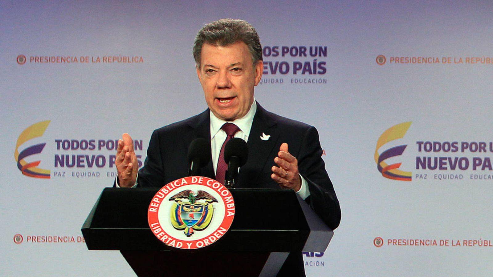 El presidente colombiano, Juan Manuel Santos, durante una conferencia de prensa en Palacio de Nariño en Bogotá este lunes. 