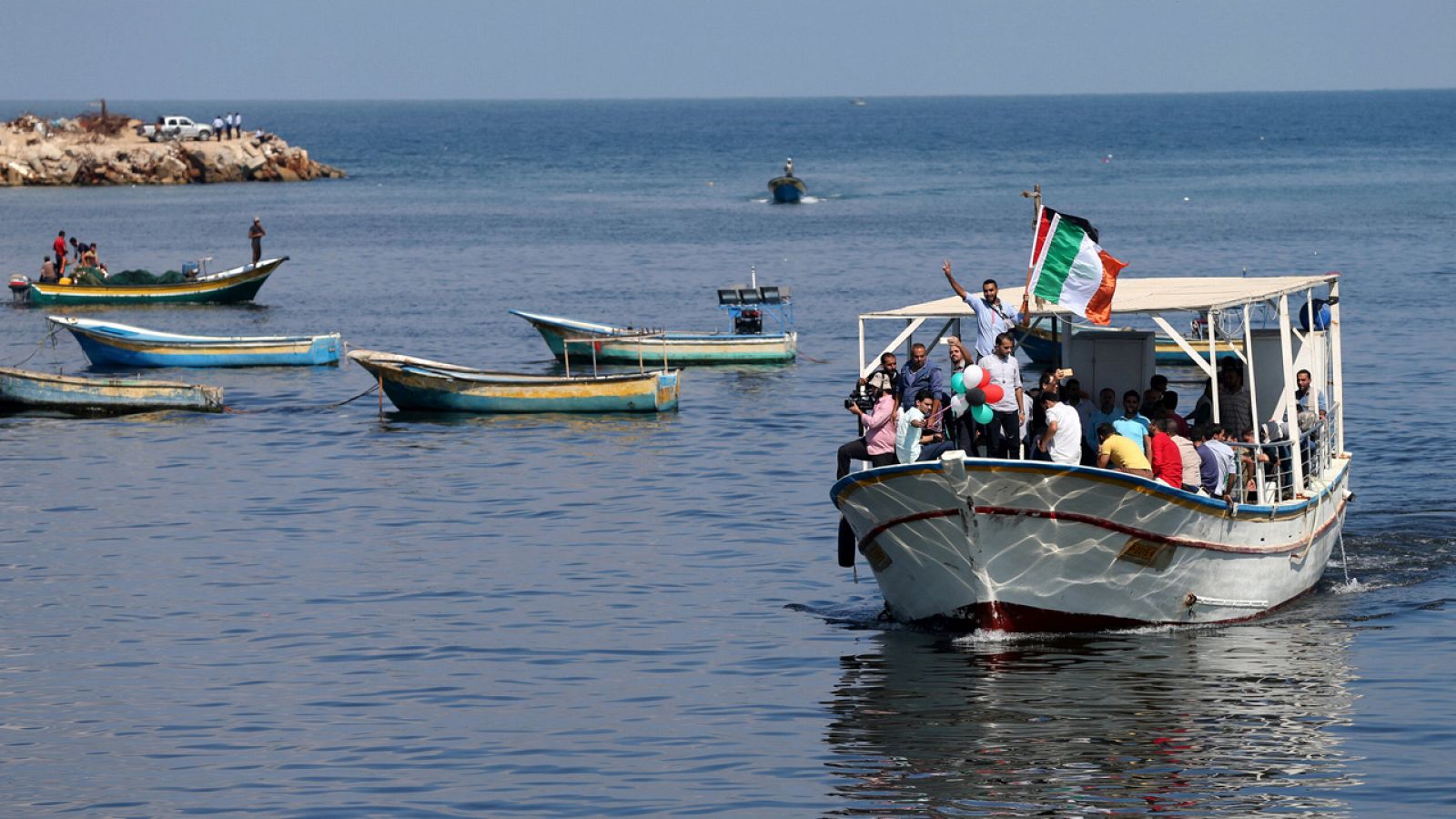 Palestinos muestran su solidaridad con los activistas de la flotilla internacional de ayuda que se dirige a Gaza