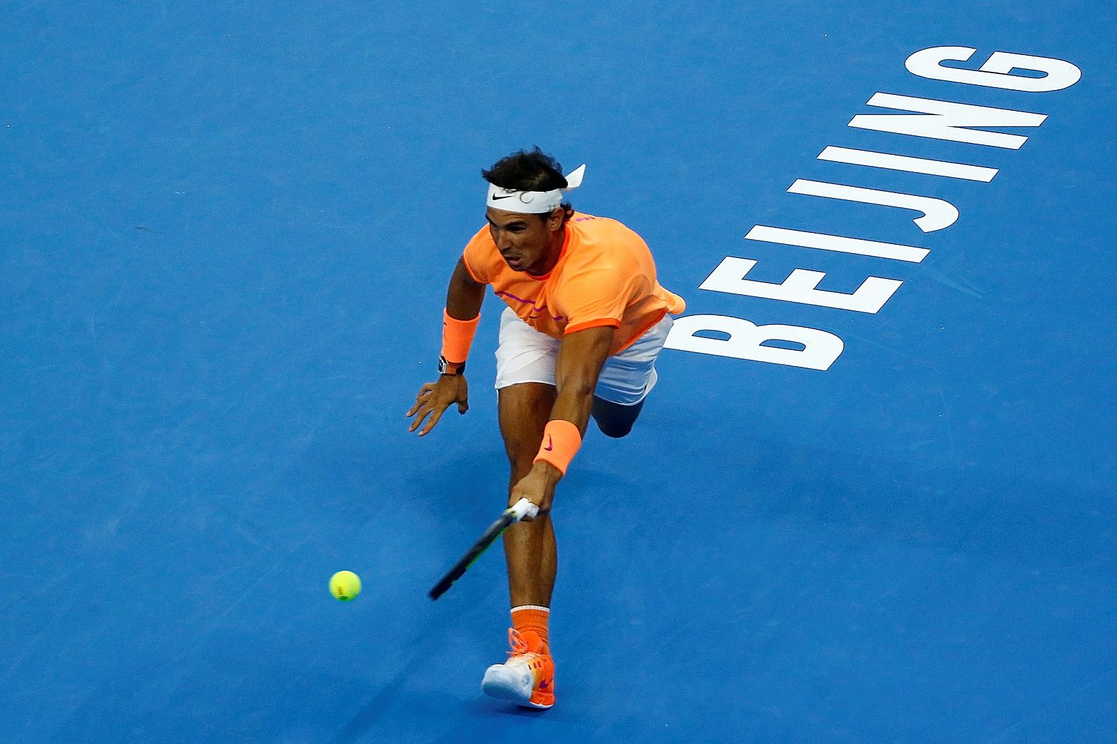 Imagen de Rafa Nadal devolviendo una bola durante su duelo contra Mannarino.