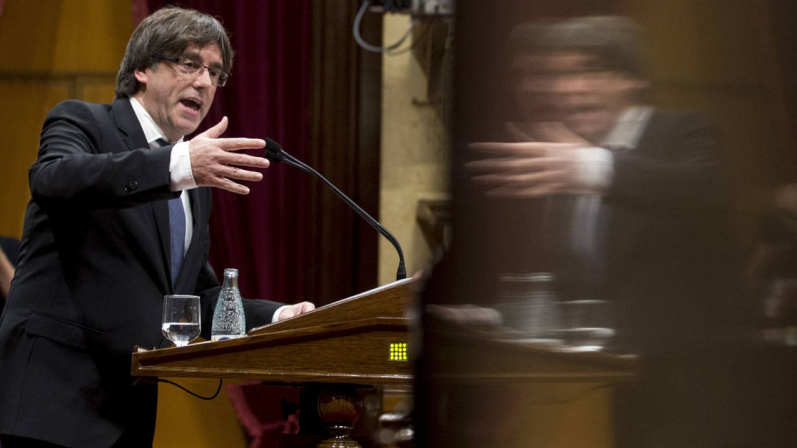 El presidente de la Generalitat, Carles Puigdemont, durante el pleno del debate de política general 