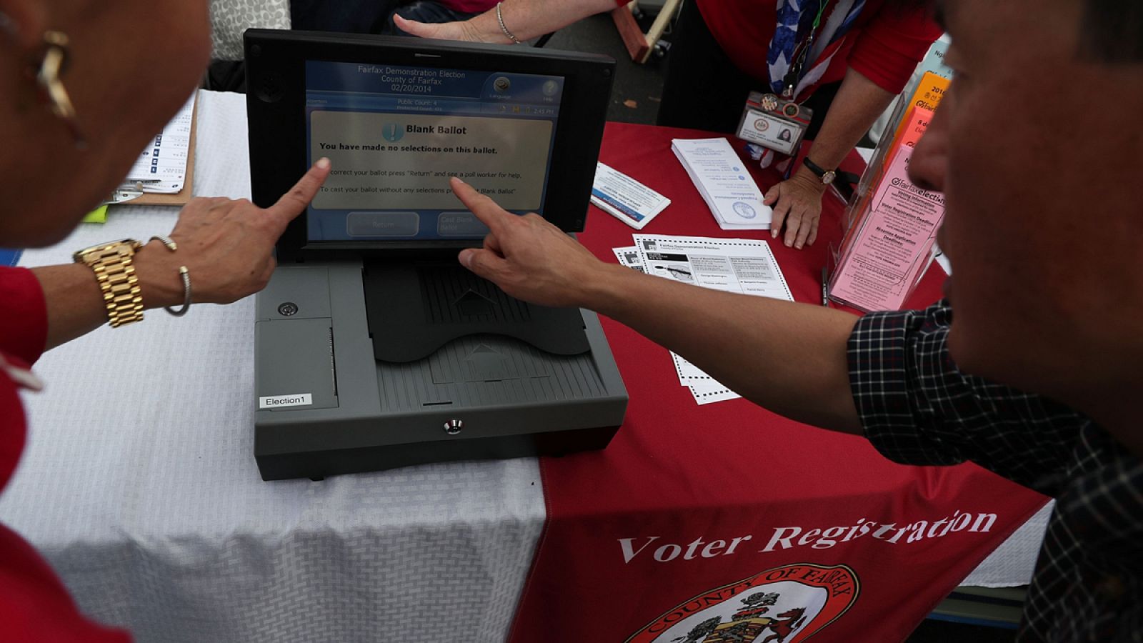 Demostración de una máquina de votación el pasado 2 de octubre en Virginia.